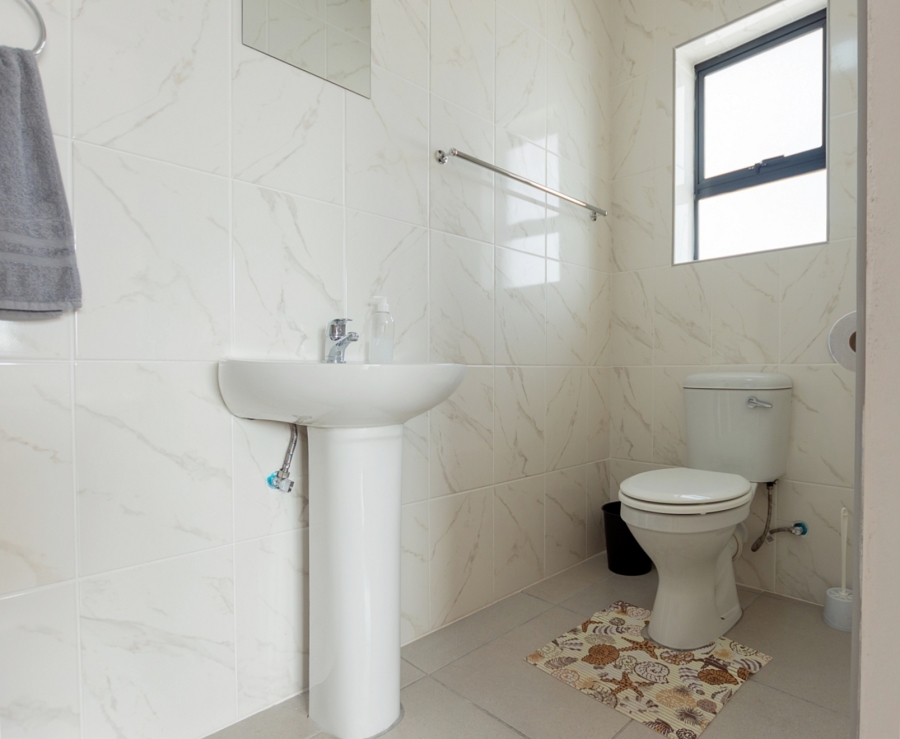 4 Bedroom Property for Sale in Harbour Heights Western Cape